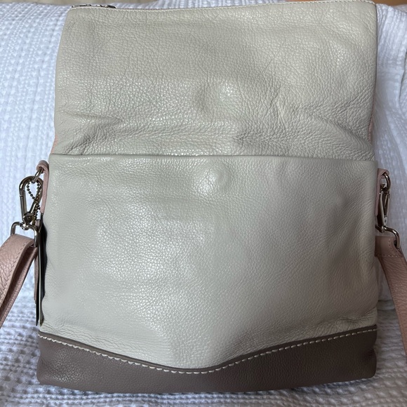 NWT Roots Emma Bag Prince - Picture 3 of 6